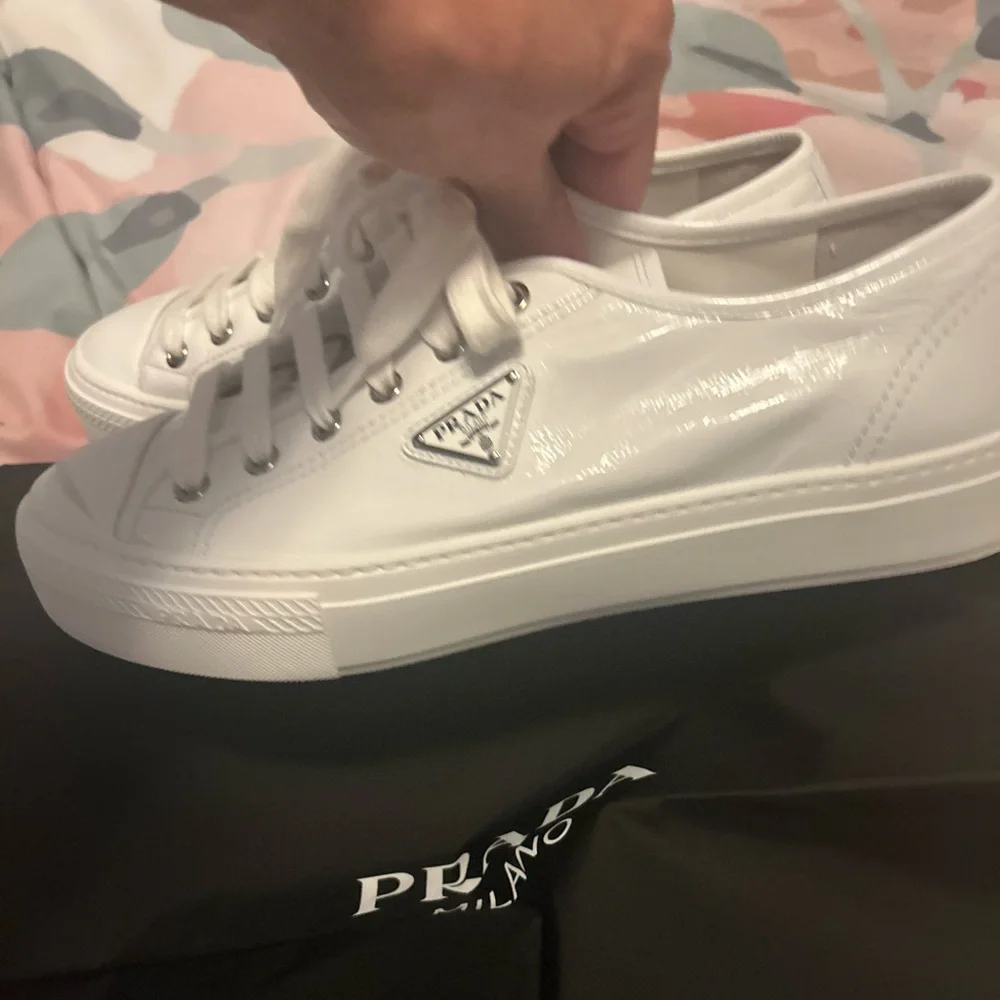 AUTHENTIC PRADA logo tennis shoes. - Picture 10 of 16